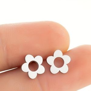 Dainty Daisy Stud Earrings